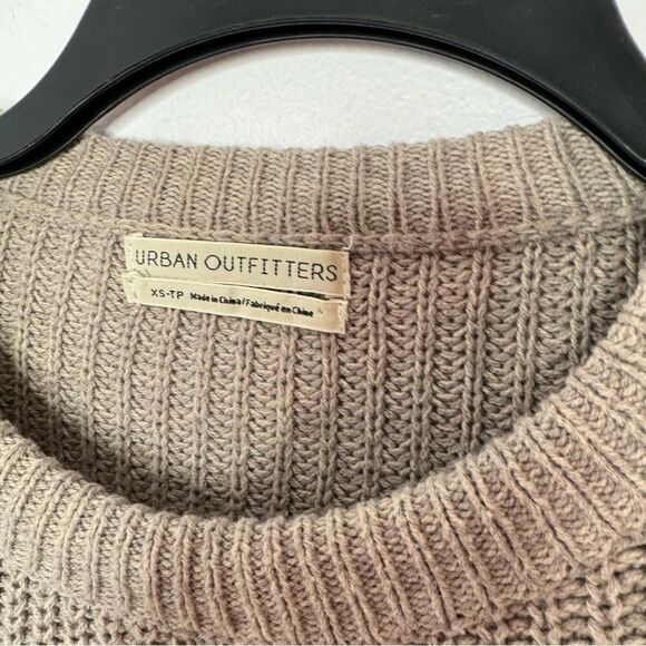 Urban Outfitters sweater size XS - Picture 4 of 6
